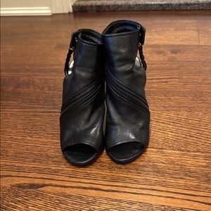 Dolce Vita Black Ankle Boots with Modern Silhouette